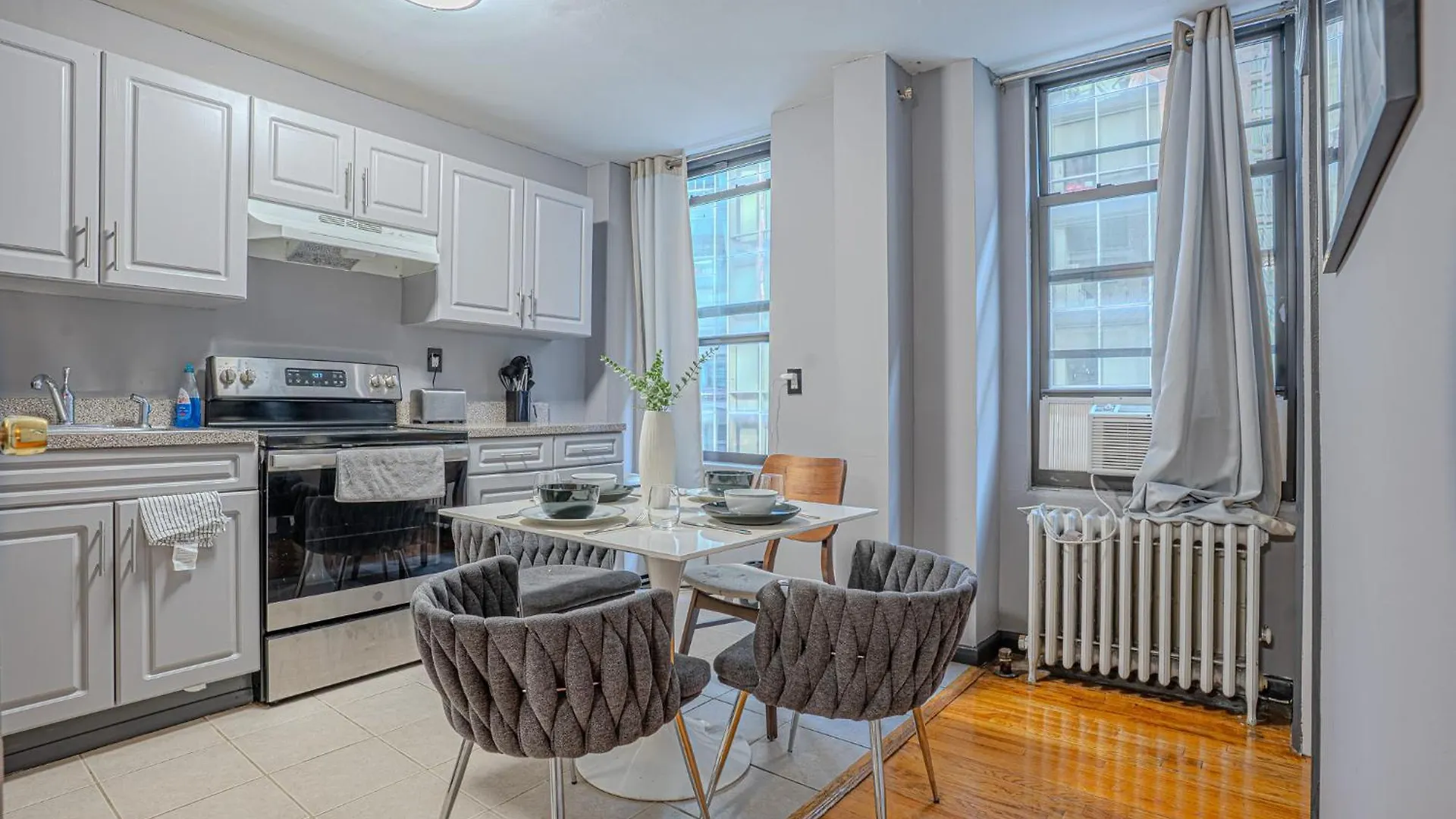Stylish 3Bd Near Empire Daire New York