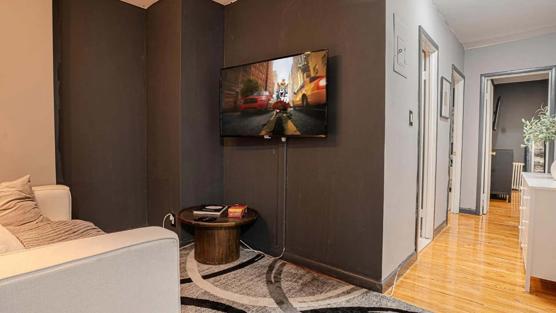 Stylish 3Bd Near Empire Daire New York