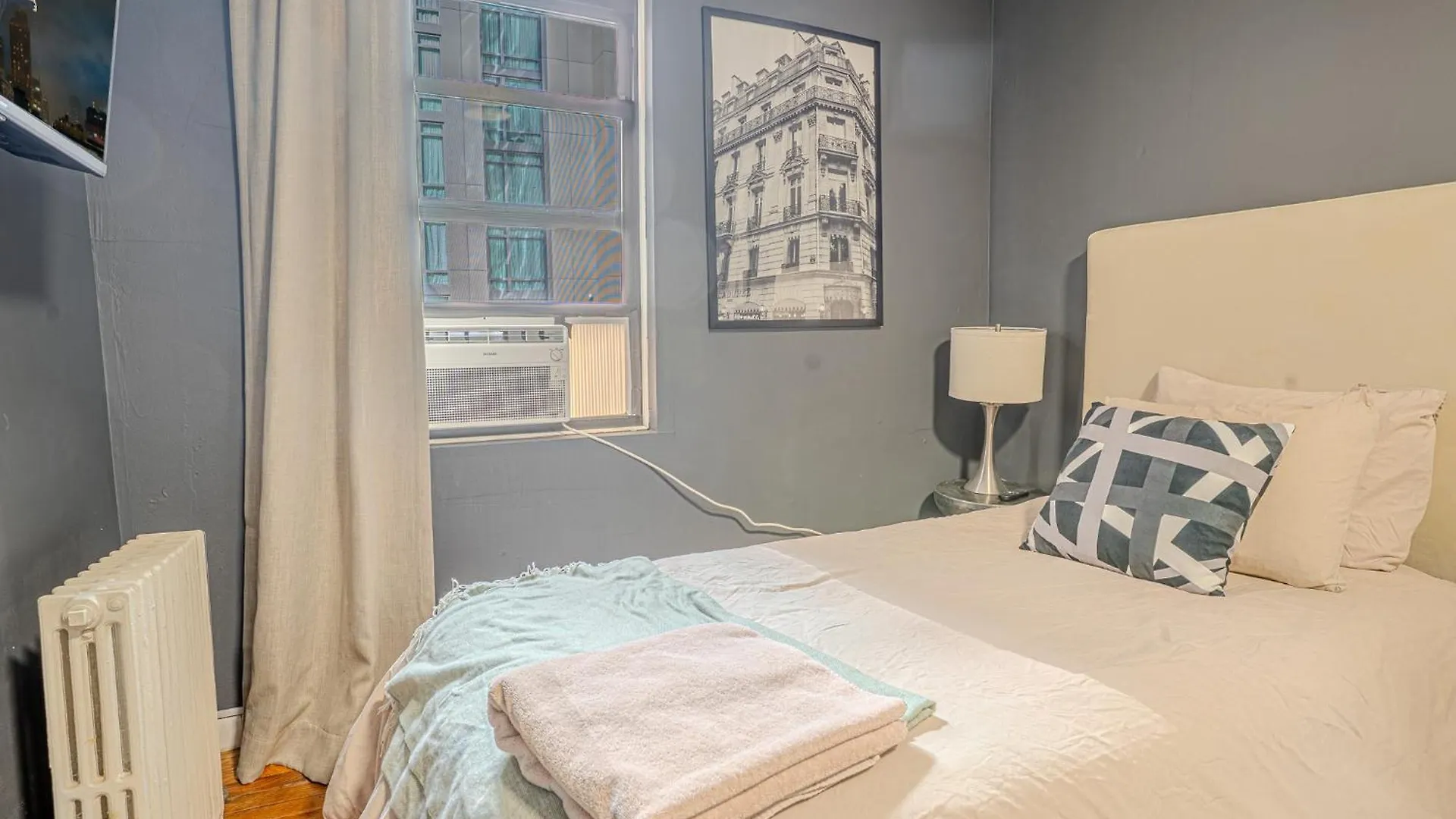 Stylish 3Bd Near Empire Daire New York 0*,  ABD